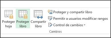 Opción Proteger libro resaltada en la pestaña Revisar de Excel