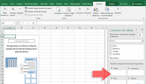 Hoja de Excel con el panel Campos de tabla dinámica y las áreas Filtros, Columnas, Filas y Valores